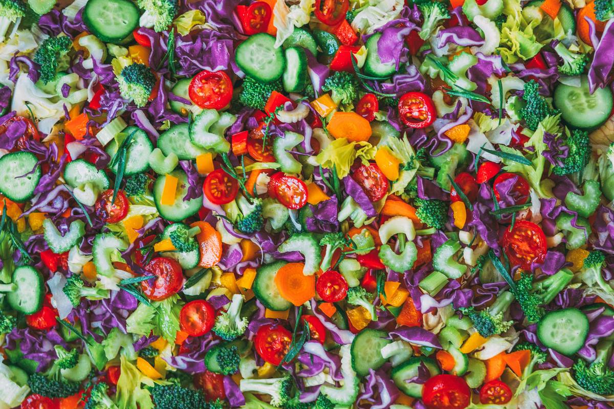 Bar chart comparing nutrient retention in IQF vs. fresh vs. canned vegetables for pet food