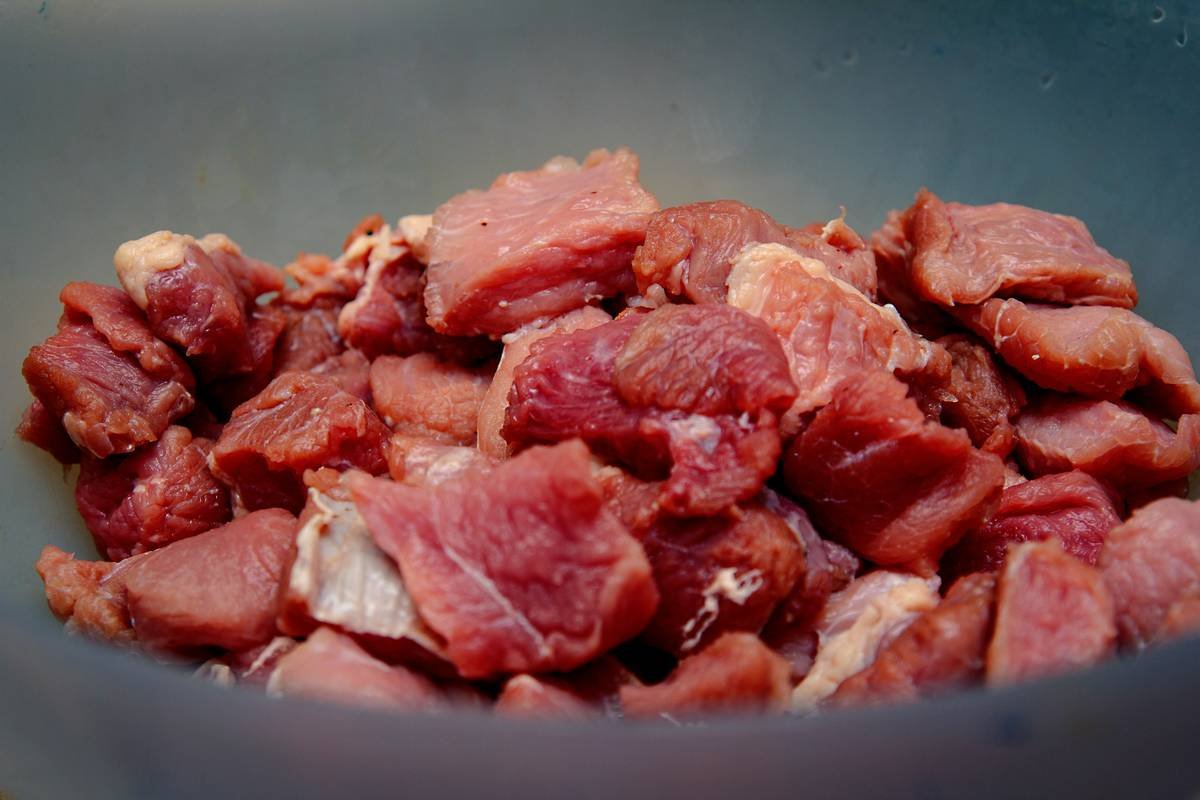 Bar chart comparing nutrient density of pork liver vs. beef liver vs. chicken liver per 100g serving
